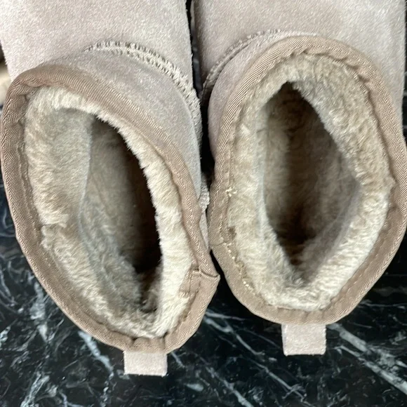 UGG Women's Platform Boots - Picture 5 of 6